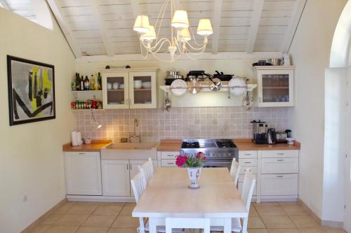 ห้องครัว, Villa St Roko - Charme Holidays in ซูติวัน