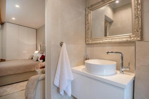 Jupiter Lux Rooms - image 6