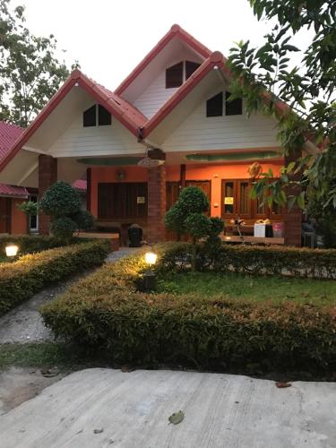 Baan Ton Khao Rim Nam บ้านต้นข้าว ริมน้ำ