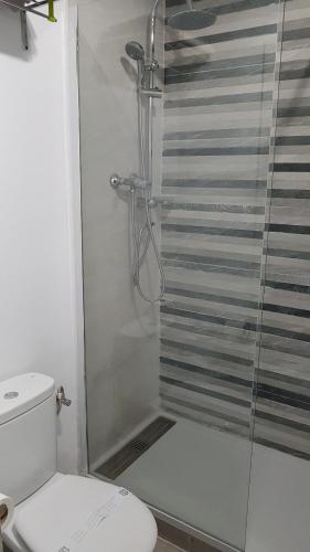 Large Exterior Double Room with private bathroom and balcony image 5
