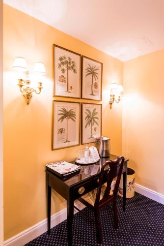 Deluxe King Suite image 4