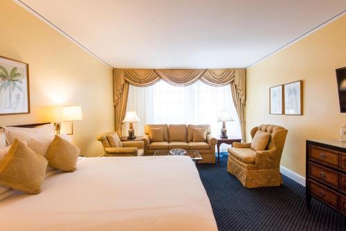 Junior Suite room in 3 West Club
