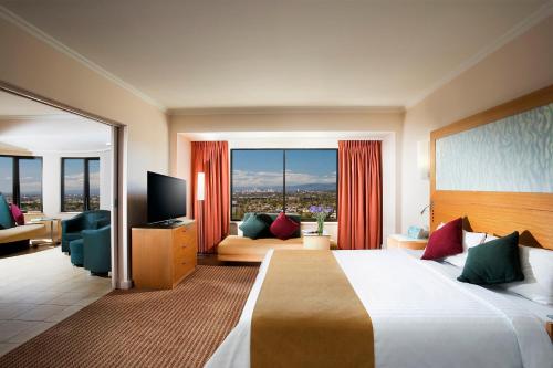 Stamford Grand Adelaide Stamford Grand Adelaide is perfectly located for both business and leisure guests in Adelaide. The property offers a wide range of amenities and perks to ensure you have a great time. Service-minded s