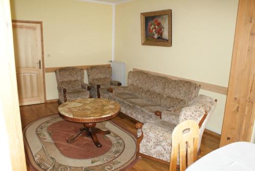 Pałac Wojciechy - image 2