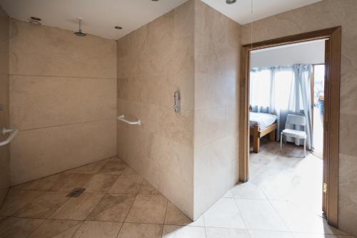 Habitación 2 camas, baño privado