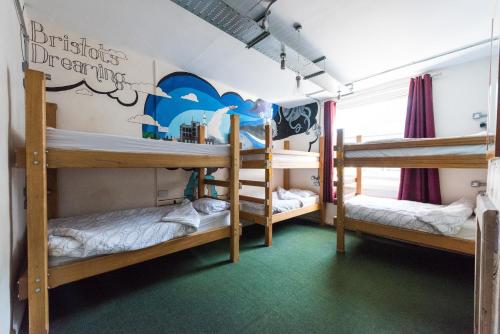 The Full Moon Backpackers Room Type - Bunk Bed in Male Dormitory Room Sleeps 6