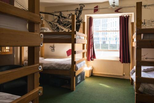 The Full Moon Backpackers Room Type - Bunk Bed in Male Dormitory Room sleeps 10