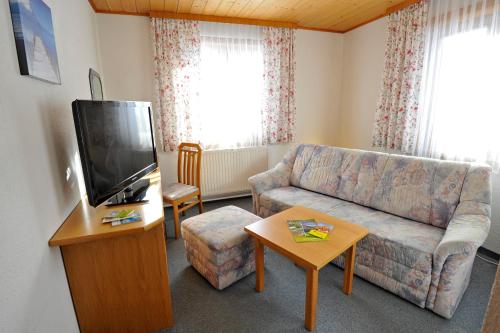1 queen bed, 1 sofa bed