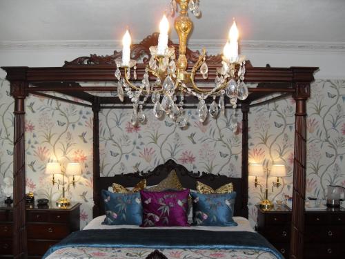 Executive Suite with Four Poster Bed
