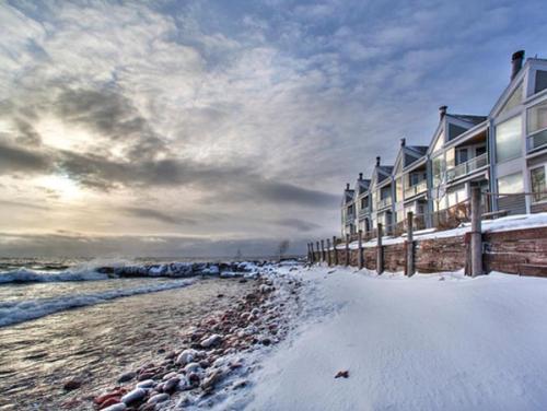Bluefin Bay on Lake Superior 3