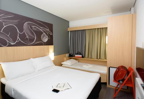 ibis Recife Aeroporto Stop at Ibis Recife Aeroporto to discover the wonders of Recife. Offering a variety of facilities and services, the property provides all you need for a good nights sleep. Service-minded staff will w