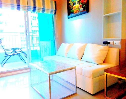 Lumpini Park Beach Top Floor by Strand 
