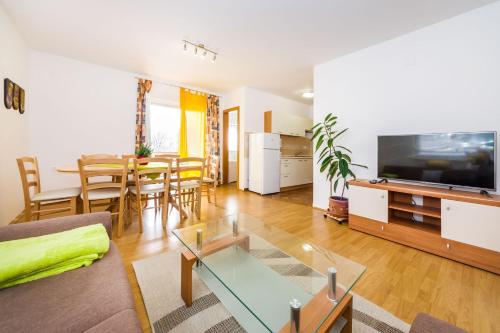  Apartments Kovac, Ferienwohnung in Preko