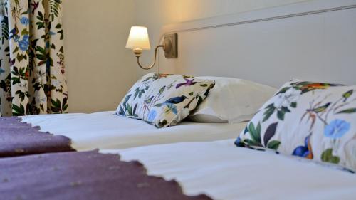Logis Hôtel les Bains de Secours