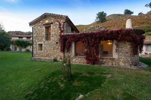 El Vergel de Chilla tiene 3 alojamientos Abejas 1 Abejas 2 y Libélula