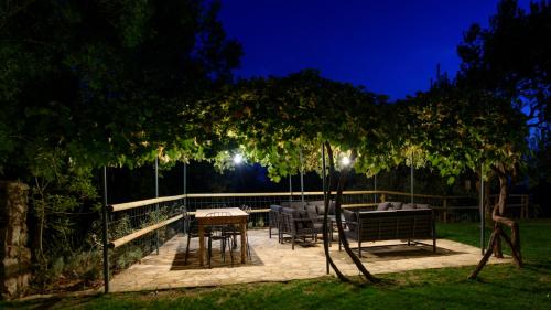 El Vergel de Chilla tiene 3 alojamientos Abejas 1 Abejas 2 y Libélula - image 3