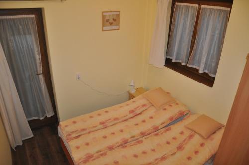 2 twin beds