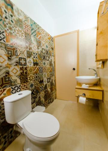 Superior One-Bedroom Apartment with Mountain View image 4