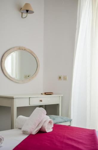 Superior One-Bedroom Apartment with Mountain View image 5
