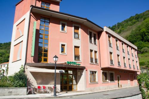 Hotel las Cruces, Belmonte de Miranda bei Pajares