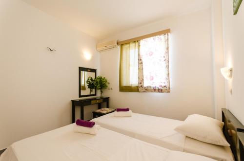 One-Bedroom Apartment with City View image 2