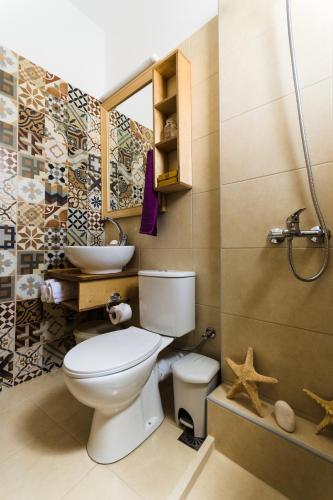 One-Bedroom Apartment with City View image 5