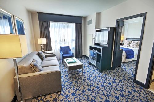 One-Bedroom Suite image 4