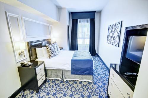 One-Bedroom Suite image 1