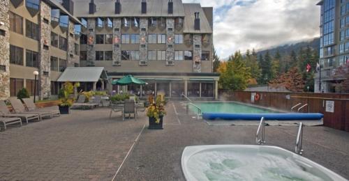 Mountain Side Hotel Whistler by Executive