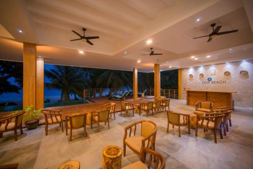 Lobby, Kiha Beach in Baa Atoll