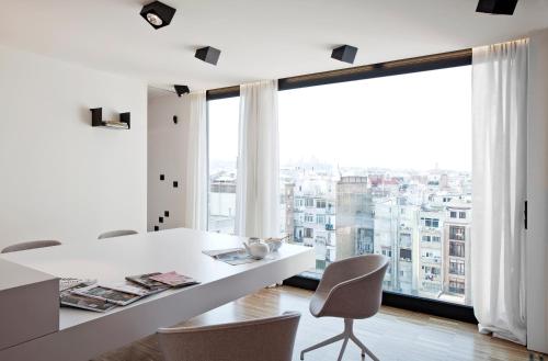 DestinationBCN Urgell Apartment - Tap to explore photos