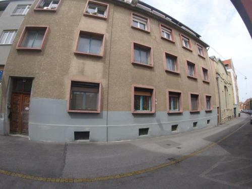 Belváros Apartman - image 5