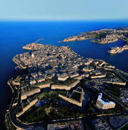 Blue Harbour 2 bedroom Seafront Apartment with large terrace with spectacular sea views - by Getawaysmalta - image 7