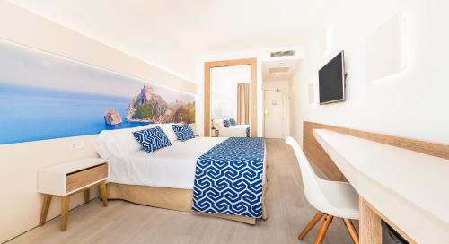 Globales Palmanova Globales Palmanova is conveniently located in the popular Calvia area. The hotel offers guests a range of services and amenities designed to provide comfort and convenience. 24-hour front desk, luggag