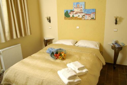 1 double bed, 3 twin beds