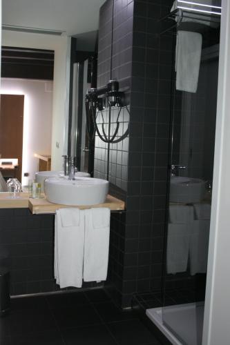 El Encanto Hotel & Cafeteria