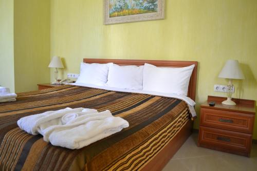 Hotel Strike - image 8