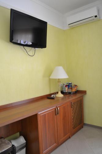 Hotel Strike - image 4