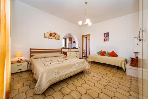 Apartment with Terrace image 6