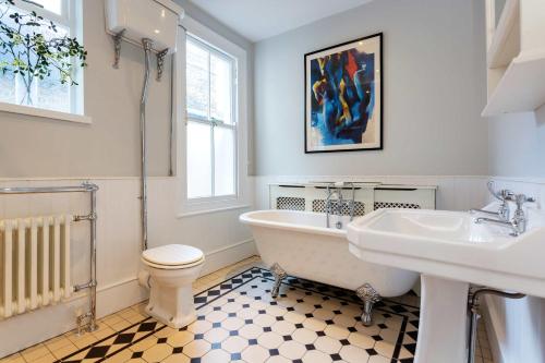 Veeve - Clapham Fairytale - image 4