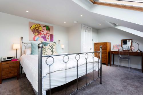 Veeve - Clapham Fairytale - image 11