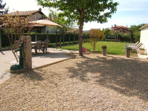 Dārzs, Gîte L'Hirondelle (Gite L'Hirondelle) in Castelnau-de-Médoc