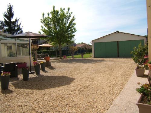 Dārzs, Gîte L'Hirondelle (Gite L'Hirondelle) in Castelnau-de-Médoc