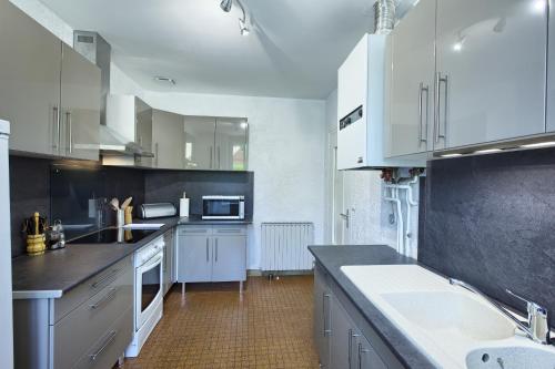virtuve, Gîte L'Hirondelle (Gite L'Hirondelle) in Castelnau-de-Médoc