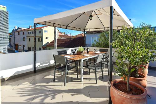 Apartment with Terrace