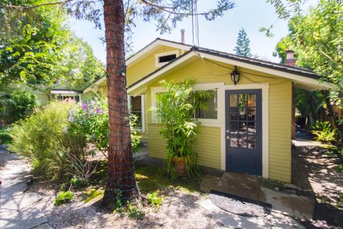 The Jacaranda Cottage 