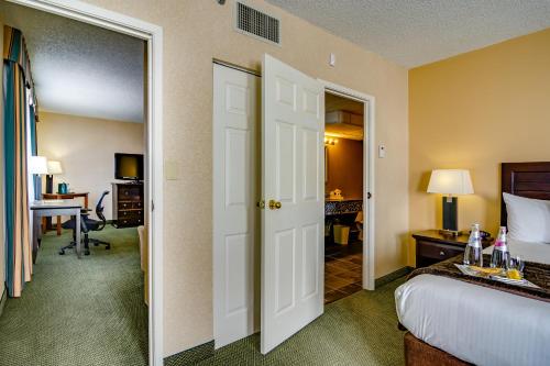 One-Bedroom Suite image 3