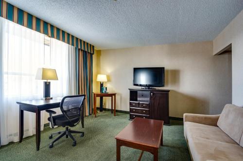 One-Bedroom Suite image 7