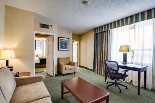 One-Bedroom Suite image 2