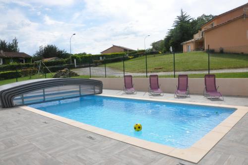 Peldbaseins, Aux 4 Saisons in Tabre